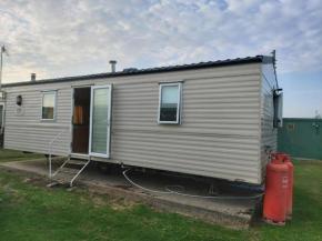 Dog Friendly 6 Berth Caravan At St Osyth Beach Holiday Park In Essex Ref 28041G